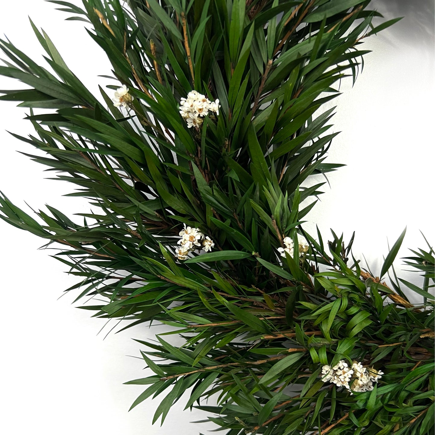 closeup look of the daisy flowers on the preserved natural wreath