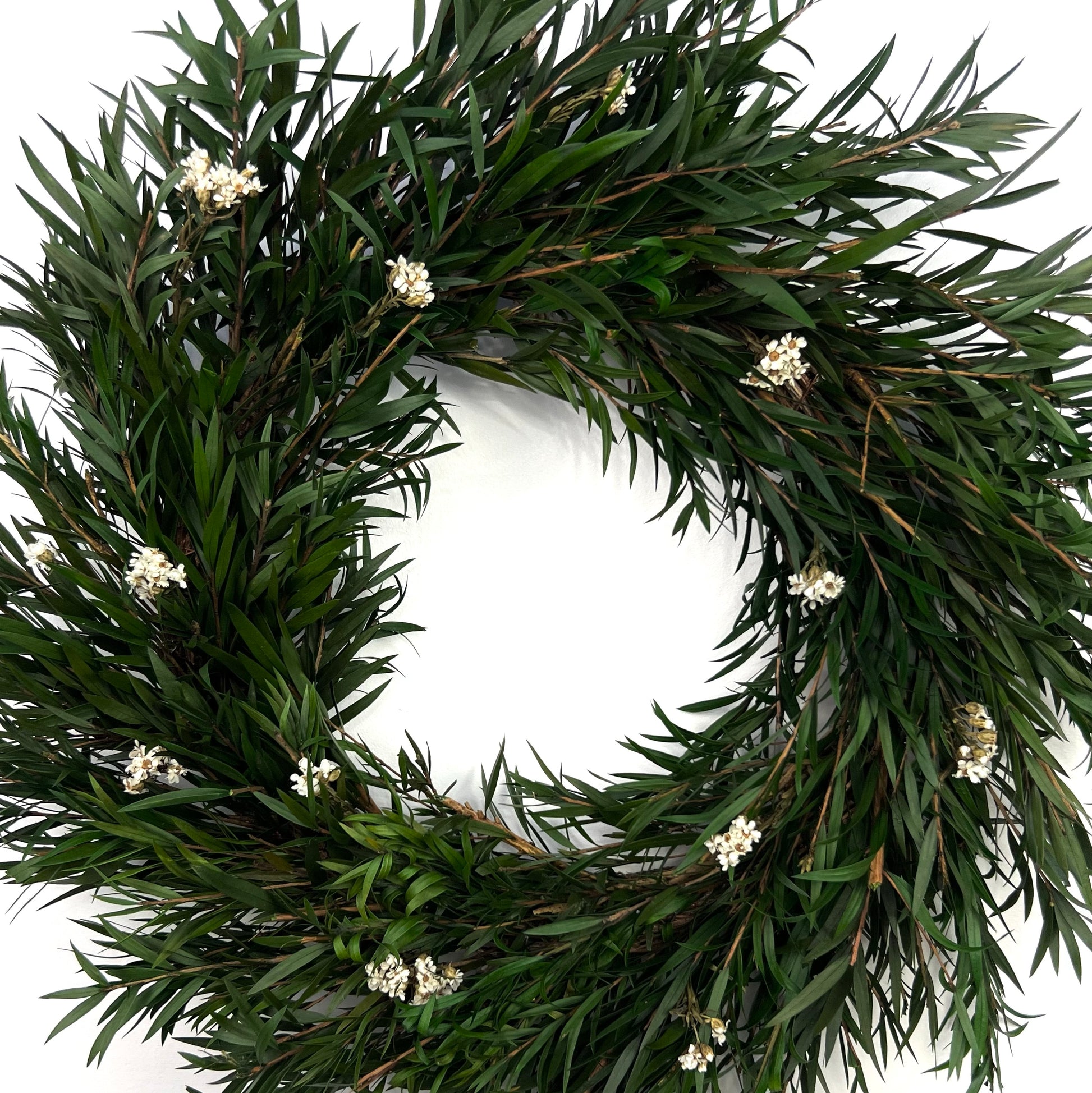 closer look at the vintage preserved holiday wreath accented by daisy flowers